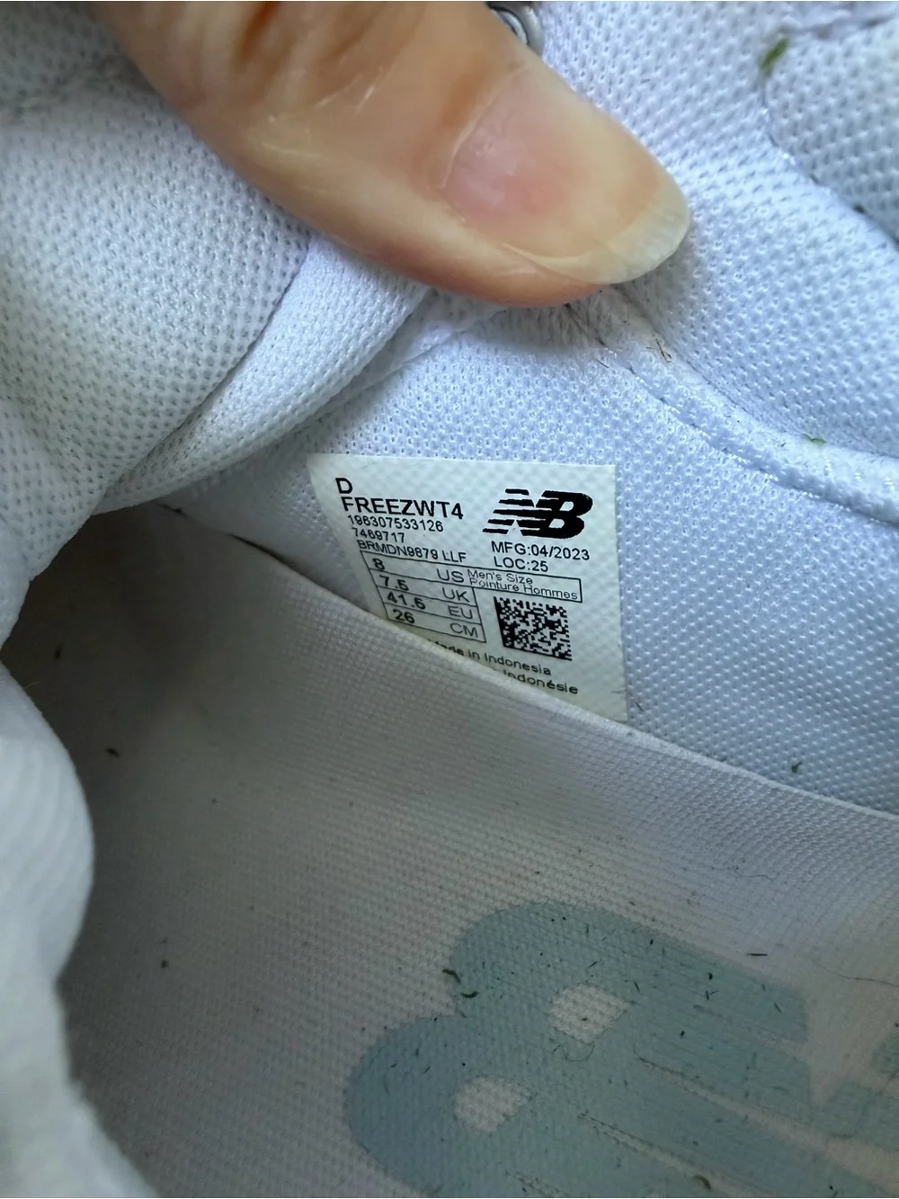 EUC Women’s New Balance Freeze White Lacrosse Cleats - Size: W 8.